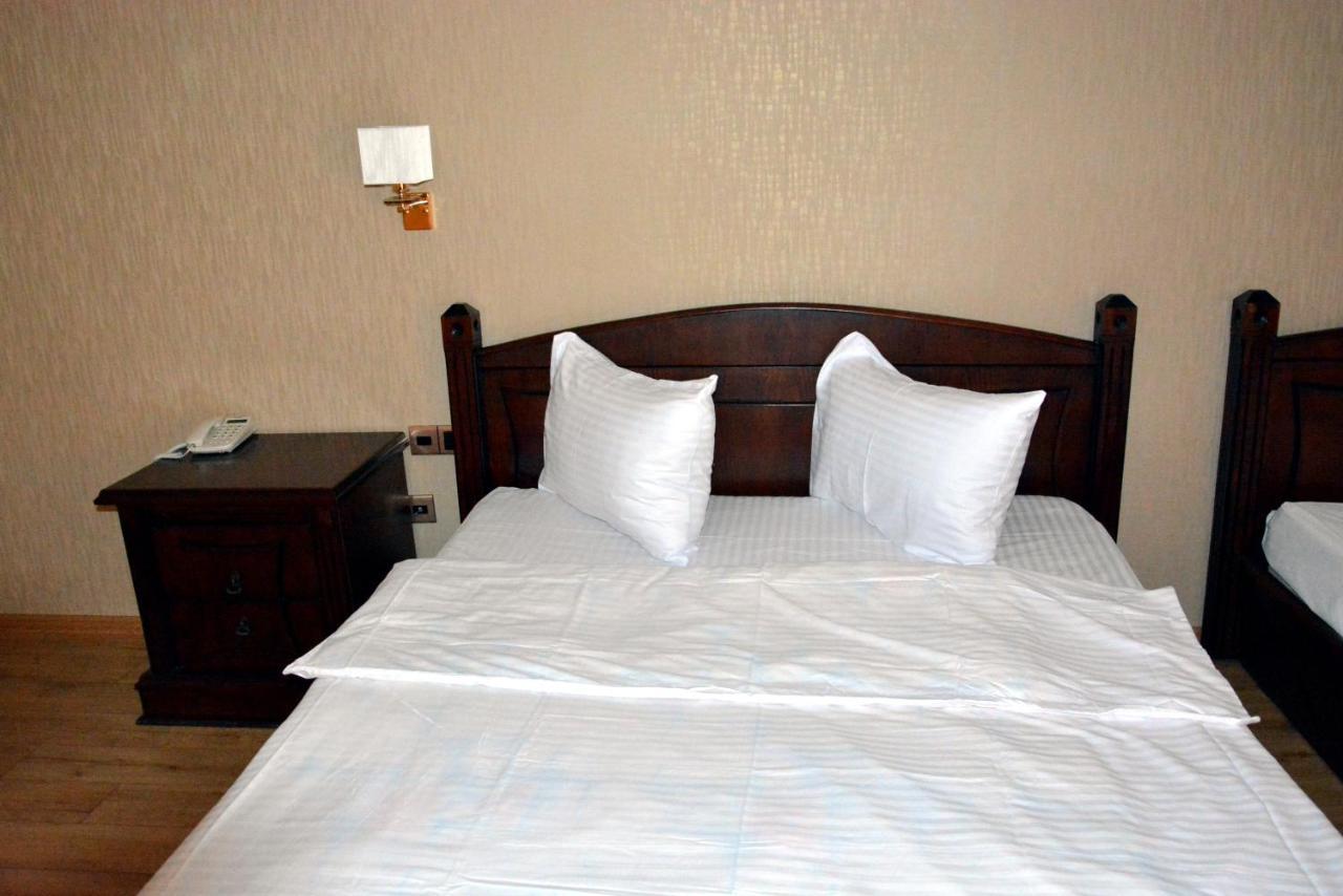 Deluxe Hotel Ganja Ngoại thất bức ảnh