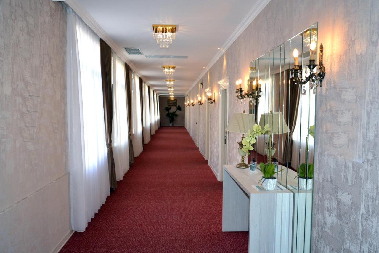 Deluxe Hotel Ganja Ngoại thất bức ảnh