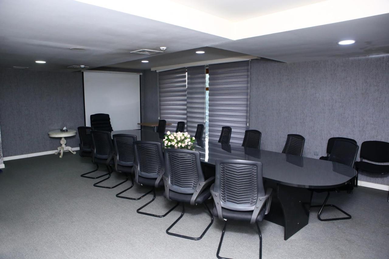 Deluxe Hotel Ganja Ngoại thất bức ảnh