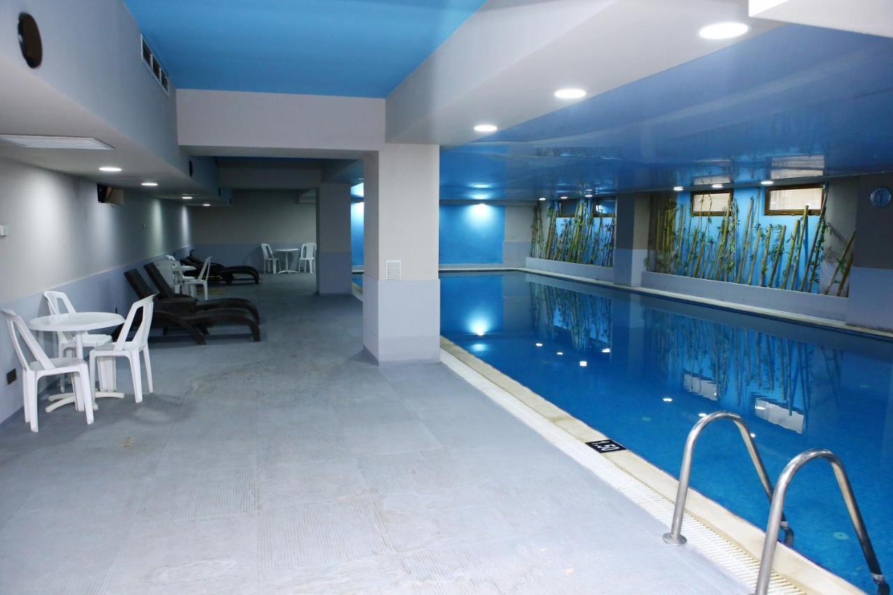 Deluxe Hotel Ganja Ngoại thất bức ảnh