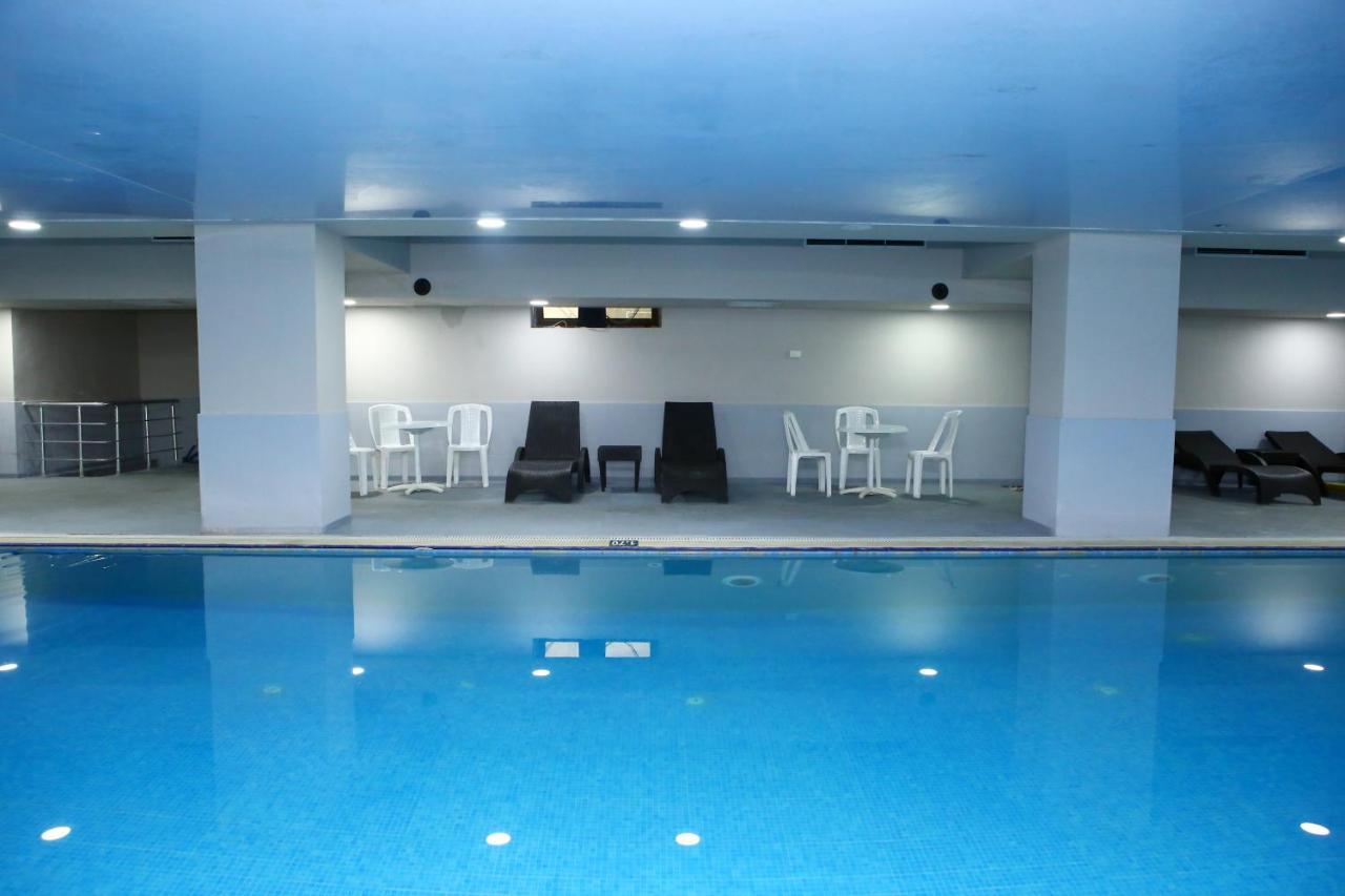 Deluxe Hotel Ganja Ngoại thất bức ảnh