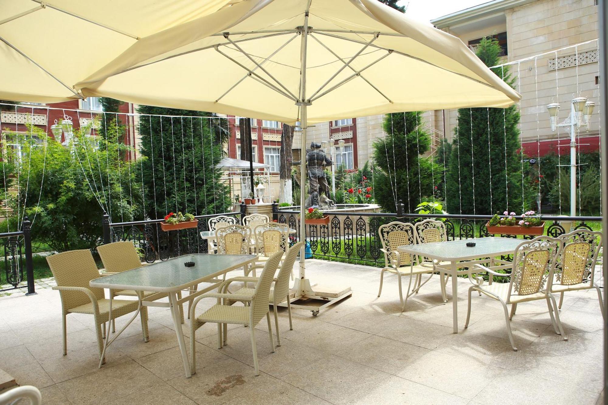 Deluxe Hotel Ganja Ngoại thất bức ảnh
