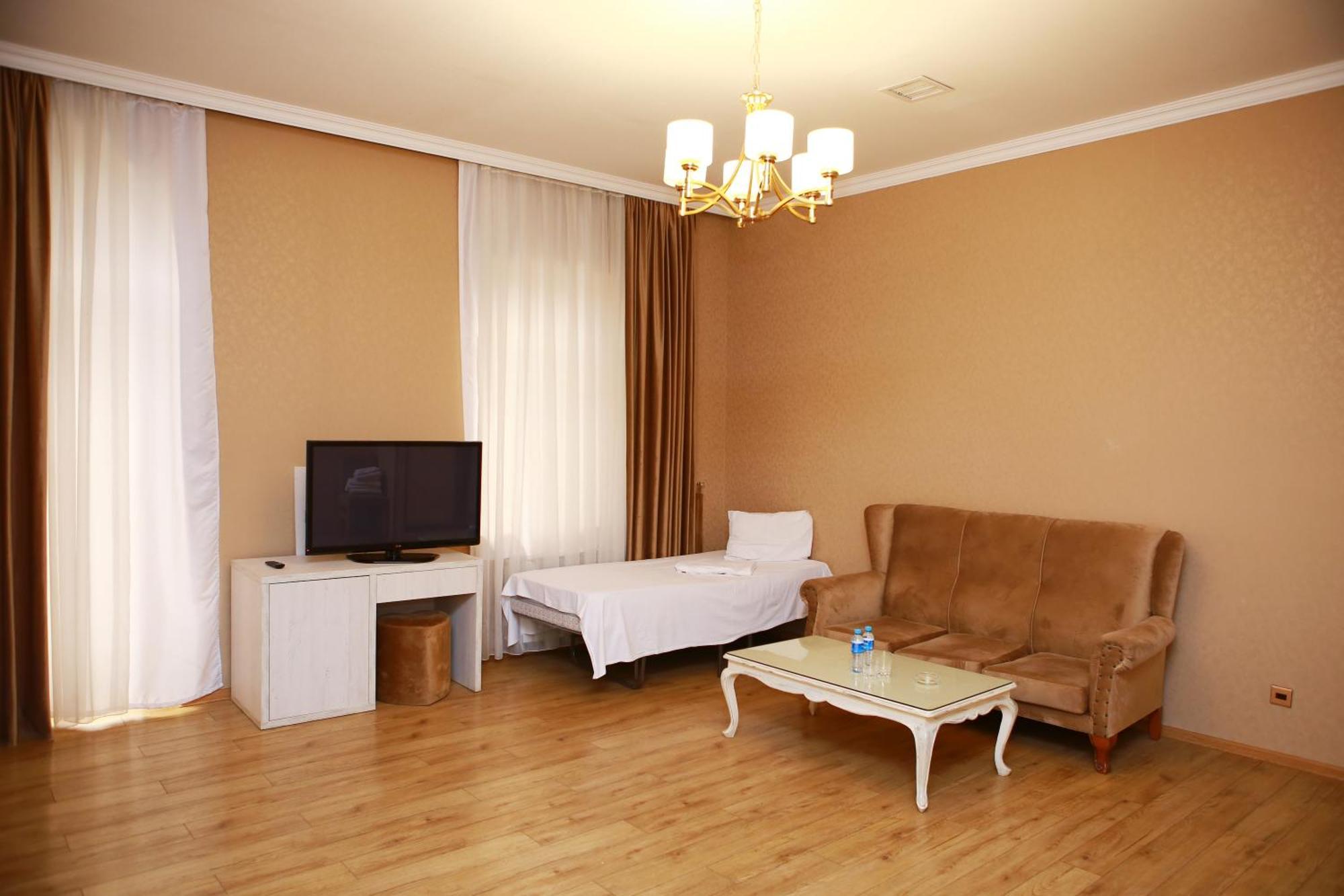 Deluxe Hotel Ganja Ngoại thất bức ảnh
