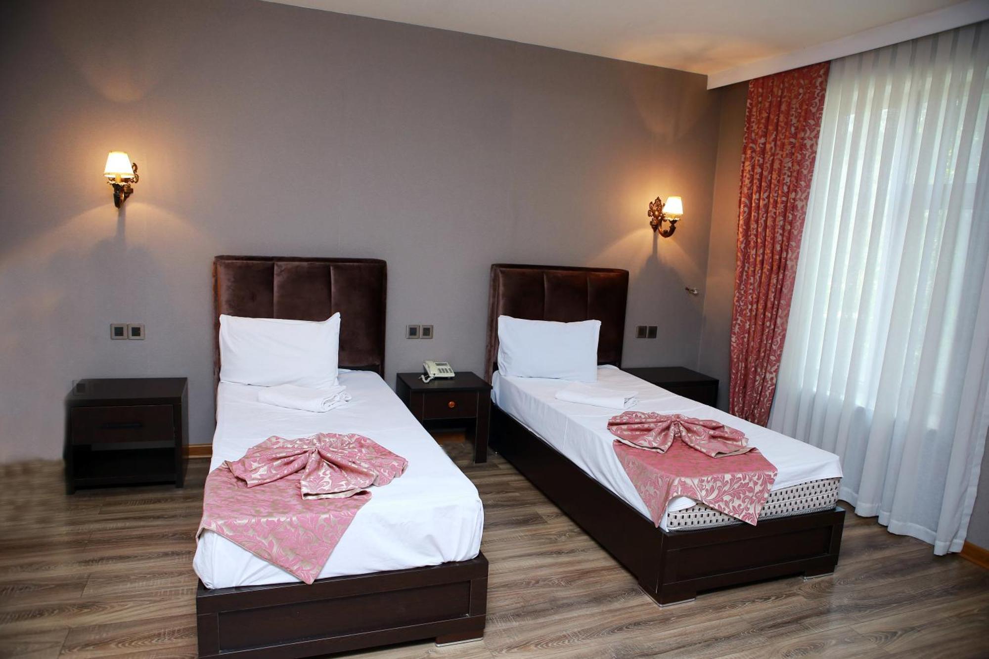 Deluxe Hotel Ganja Ngoại thất bức ảnh